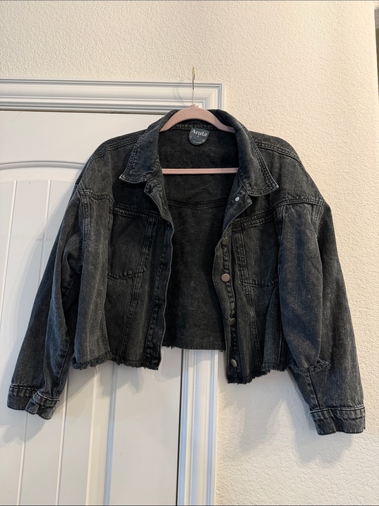 ARULA Jackets & Blazers - ARULA Black Cropped Jean Jacket with Frayed Hem, Sz A (1x-14-16)